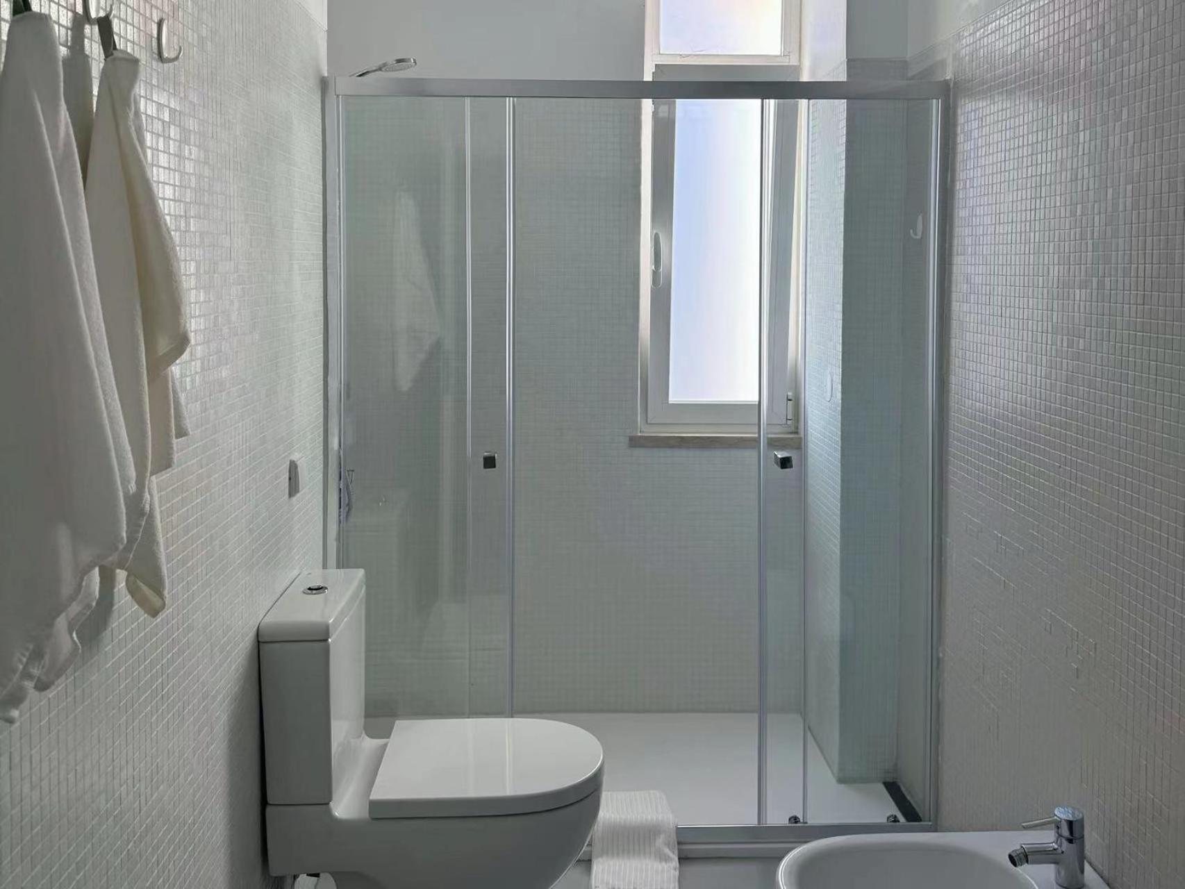 Comfy Room Near Metro & Airport Lisbon Luaran gambar