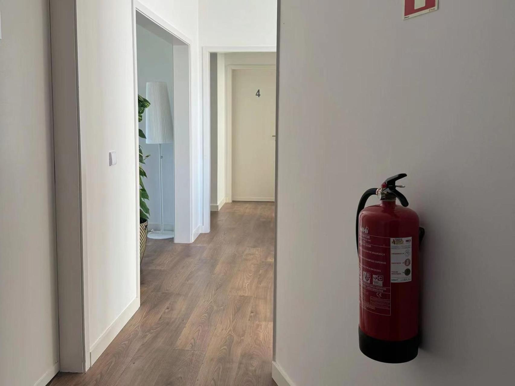 Comfy Room Near Metro & Airport Lisbon Luaran gambar